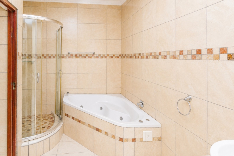 4 Bedroom Property for Sale in Kosmos Ridge North West